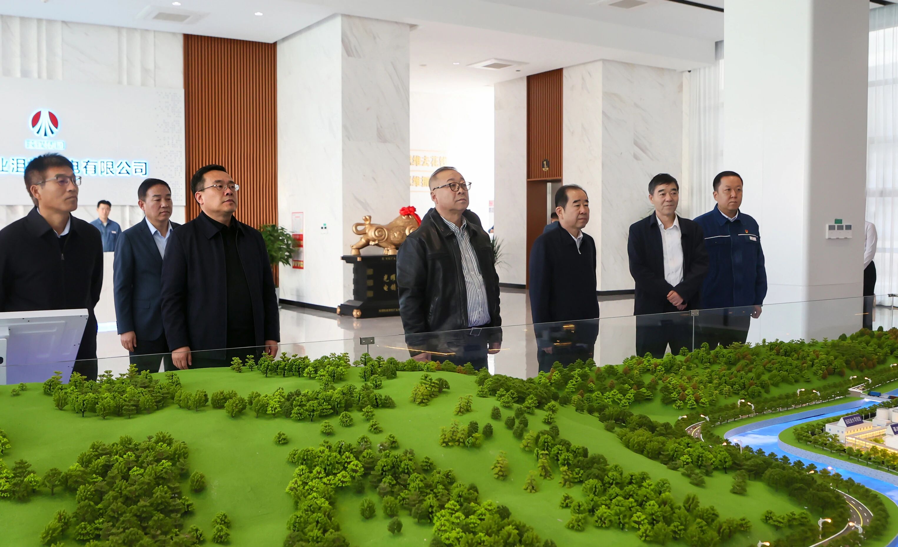 陕西省发改委主任王青峰一行到陕煤集团蒲白矿业和黄陵矿业调研