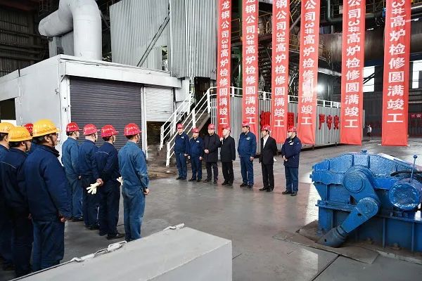 杨海峰到龙钢公司安全履职时 勉励全体干部职工要坚定信心 提升铁前竞争力和成本控制能力 争做行业标杆